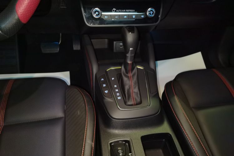 福特 福克斯 2022款 三厢 EcoBoost 180 自动ST Line局部细节18