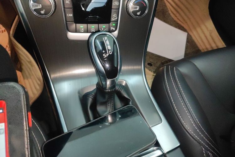 沃尔沃XC60 2016款 T5 AWD 智驭版中控内饰18