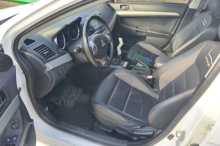 三菱 翼神 2015款 1.6L 手动时尚版中控内饰20