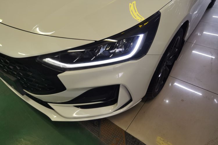 福特 福克斯 2022款 三厢 EcoBoost 180 自动ST Line局部细节36