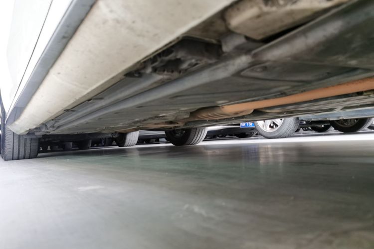 奔驰E级 2017款 E 300 L 运动豪华型局部细节9001