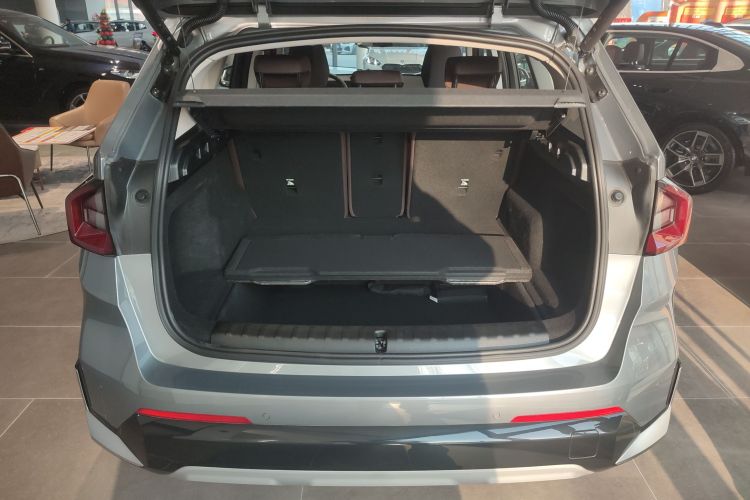 宝马X1 2023款 sDrive25Li X设计套装机舱底盘23