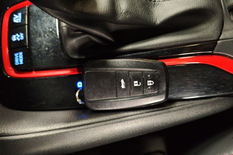 丰田 雷凌 2022款 双擎 1.8H E-CVT运动版中控内饰11