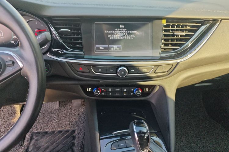 别克 君威 2017款 28T 尊享型中控内饰16
