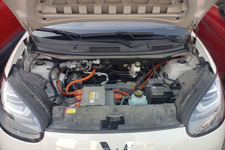 五菱汽车 五菱缤果 2023款 333km 灵犀互联款机舱底盘24