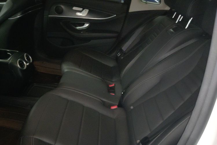 奔驰E级 2019款 E 300 L 运动豪华型中控内饰7004