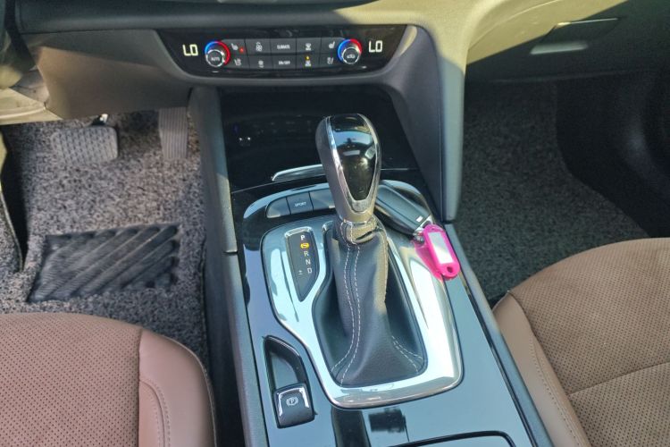 别克 君威 2017款 28T 尊享型中控内饰18