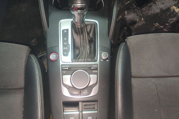 奥迪S3 2017款 改款 S3 2.0T Limousine中控内饰18