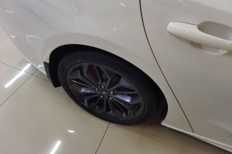 福特 福克斯 2022款 三厢 EcoBoost 180 自动ST Line车身外观6008