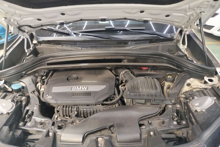 宝马X1 2020款 sDrive20Li 时尚型机舱底盘24