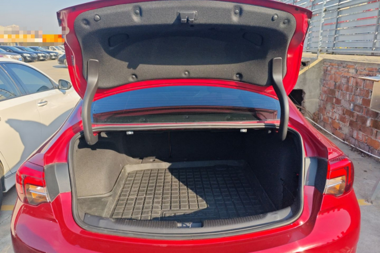 别克 君威 2017款 28T 尊享型机舱底盘23