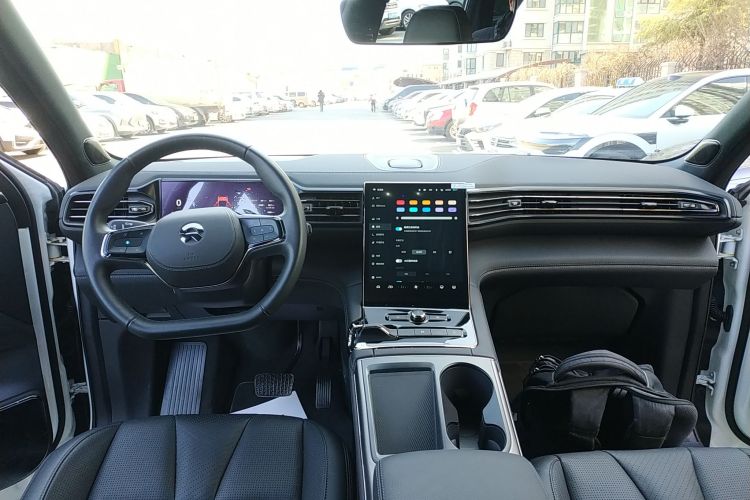 蔚来ES8 2022款 100kWh 七座版中控内饰7002