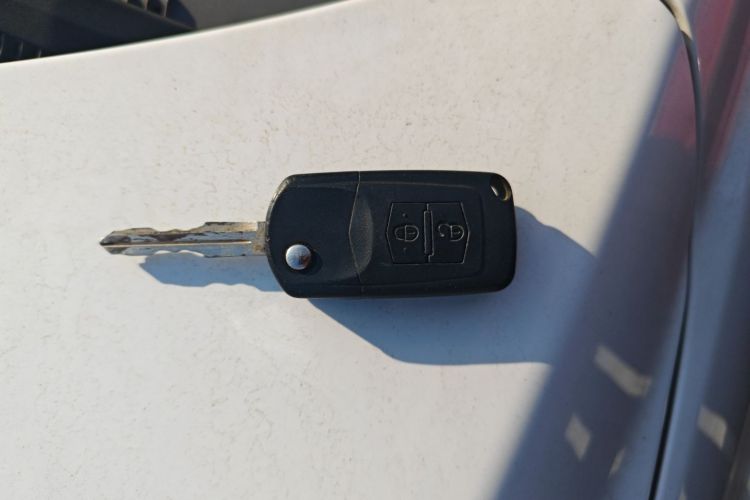 奔腾B50 2013款 1.6L 手动舒适型中控内饰11