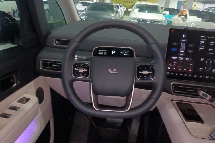 理想汽车 理想MEGA 2025款 Home 家庭特别版中控内饰13