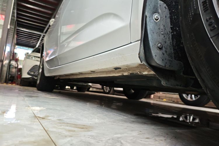 别克 威朗 2019款 三厢 15S 自动领先型机舱底盘29