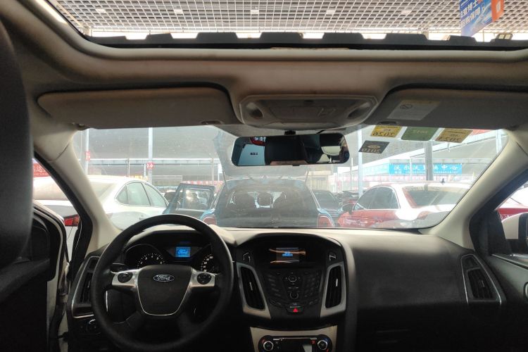 福特 福克斯 2012款 三厢 1.6L 自动风尚型中控内饰22