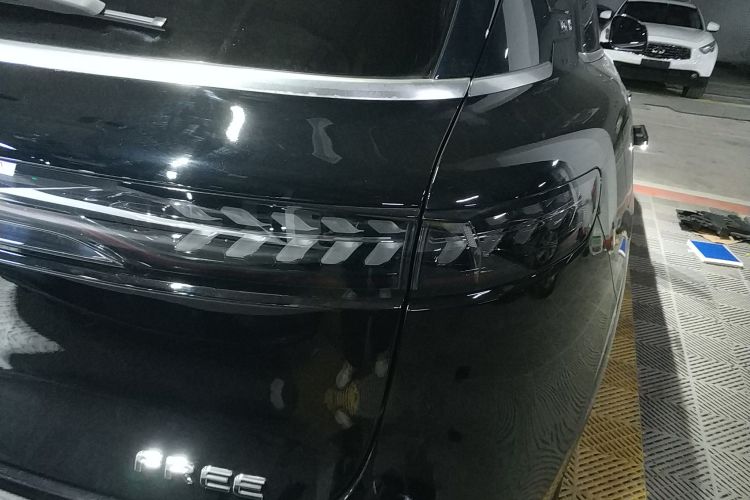 岚图汽车 岚图FREE 2021款 四驱标准增程专属豪华套装车身外观9