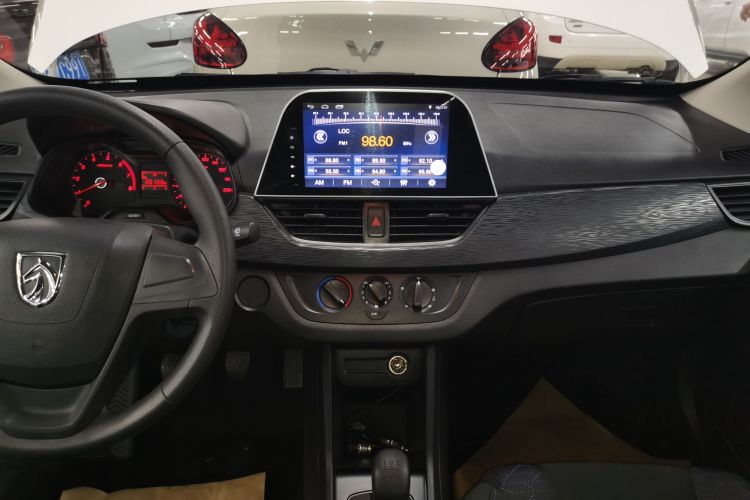 宝骏310 2016款 1.2L 手动超值型中控内饰16