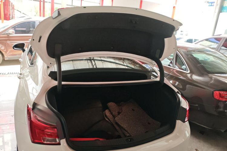 别克 威朗 2019款 三厢 15S 自动领先型中控内饰23