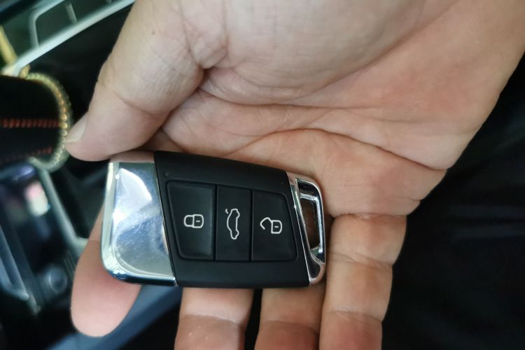 大众 迈腾 2017款 330TSI DSG 尊贵型中控内饰7001